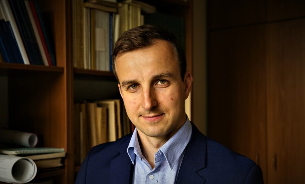 Dr Adrian Szopa