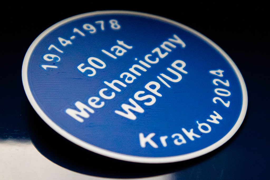 pamiątkowy pin, tekst: 1974-1978, 50 lat Mechaniczny WSP/UP, Kraków 2024