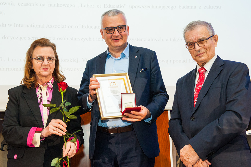 Kapituła Medalu im. Edwarda Abramowskiego przyznała medale wybitnym naukowcom, ekspertom oraz praktykom polityki społecznej. Jednym z laureatów został dr hab. Norbert Pikuła, prof. UKEN