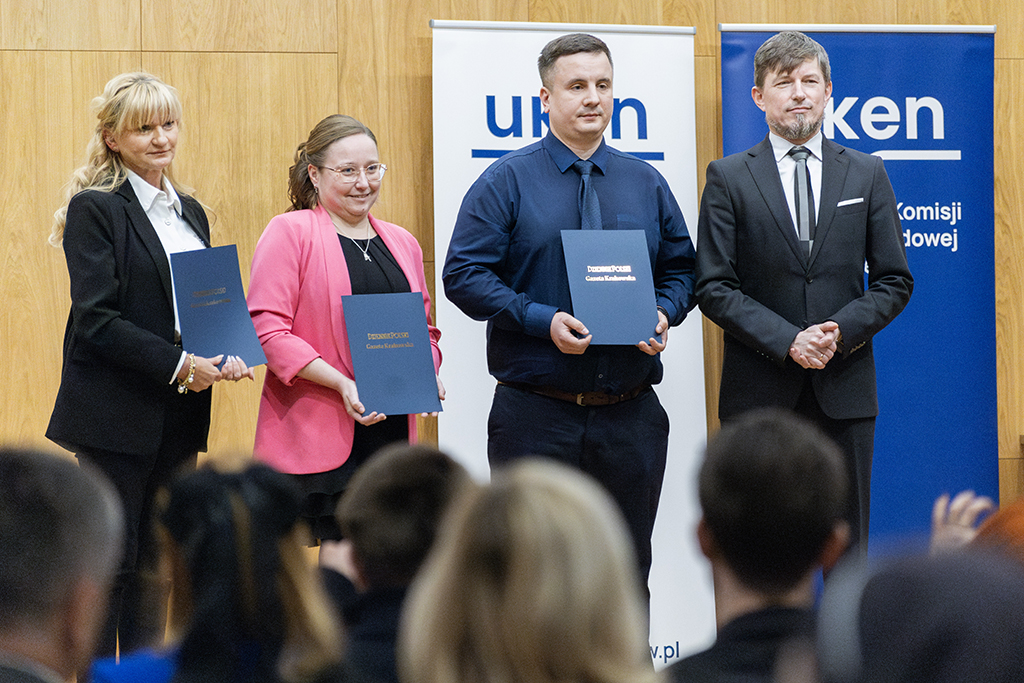 Dariusz Kołacz z laureatami plebiscytu