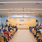 uczestnicy uroczystości, przemawia prof. dr hab. Piotr Borek