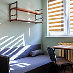 Harmonogram kwaterowania w domach studenckich na rok akademicki 2025/2026 jeden z pokoi w akademiku UKEN