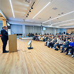 spotkanie ze studentami pierwszego roku, przemawia prof. dr hab. Piotr Borek